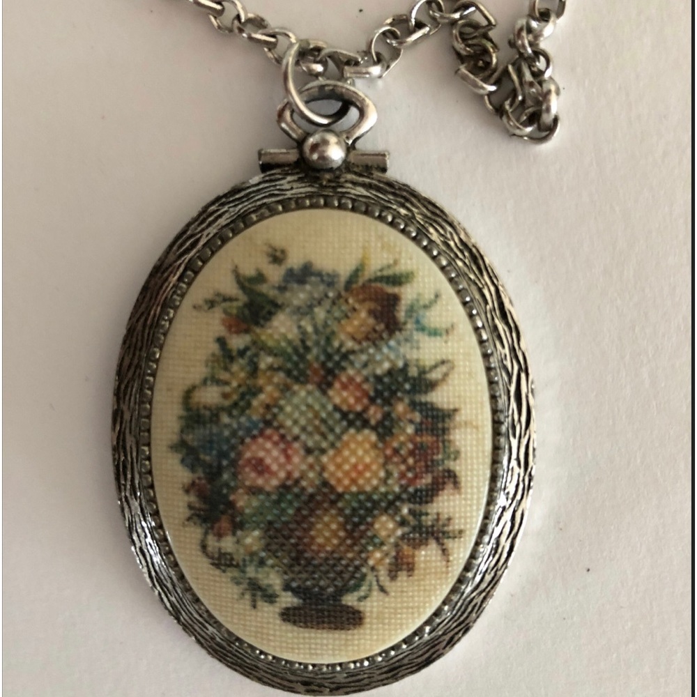 Sarah Coventry Pendant Necklace